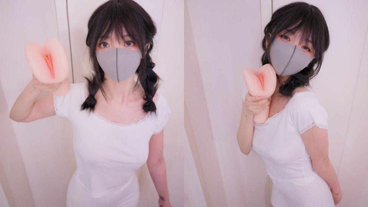 玩偶姐姐HongkongDoll白虎嫩穴倒模视频 极品粉嫩白虎1:1还原 初试覆膜嫩穴紧致撩人 边看片边操同款蜜穴肯定很爽！