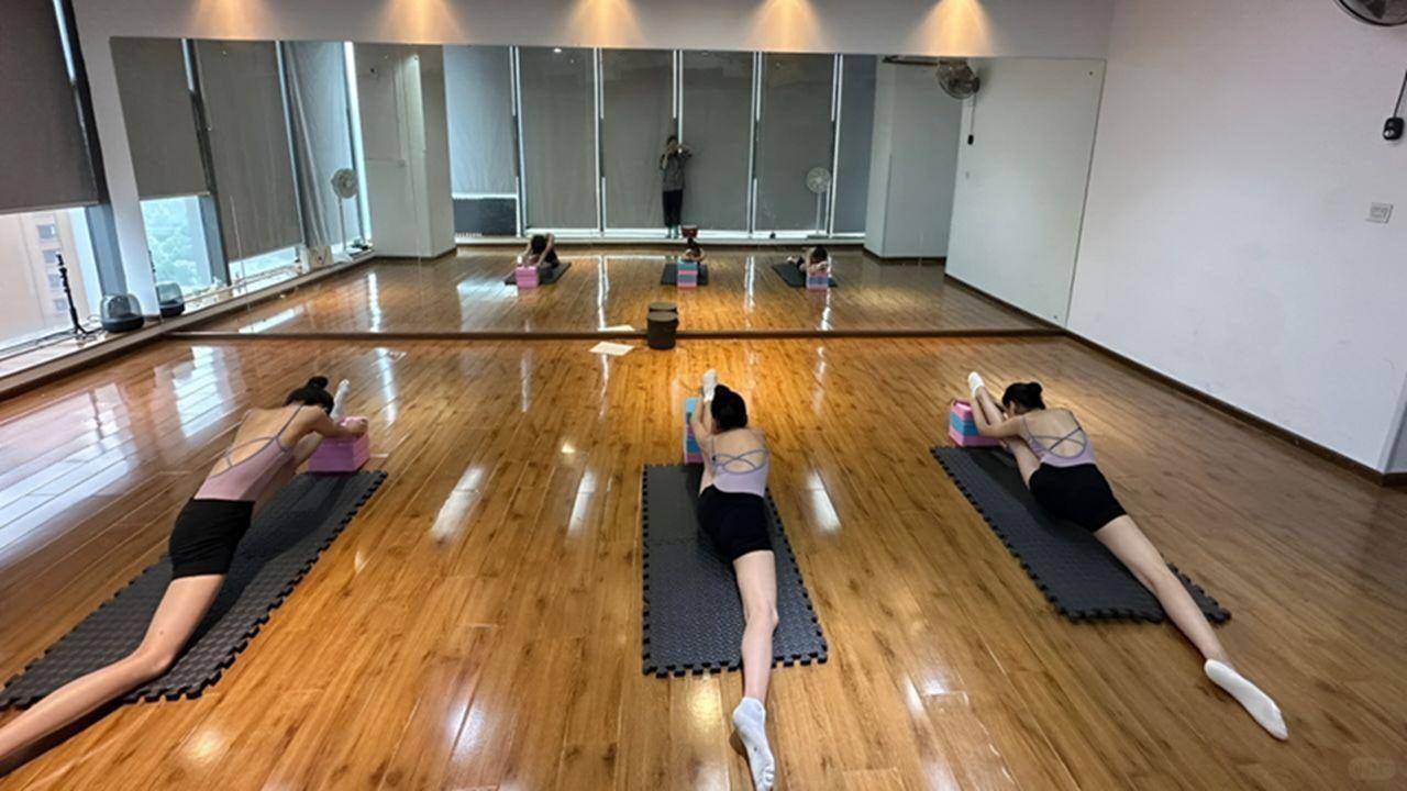 极品高颜值舞蹈老师 宋欣 金主定制福利 一字马劈叉自慰 后入骚臀极品嫩穴令人血脉喷张