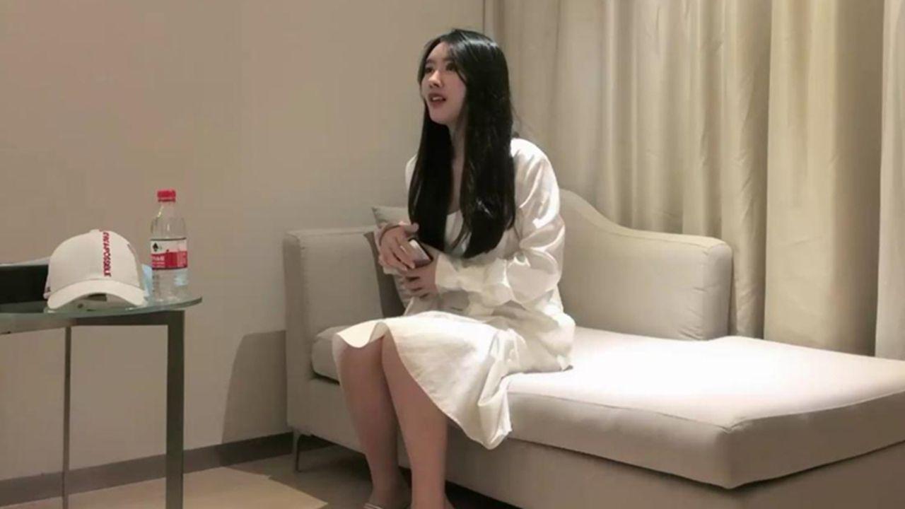 小宝探花精品白裙甜美妹视频流出 文艺白裙美女调情舌吻 各种姿势啪啪欲罢不能！